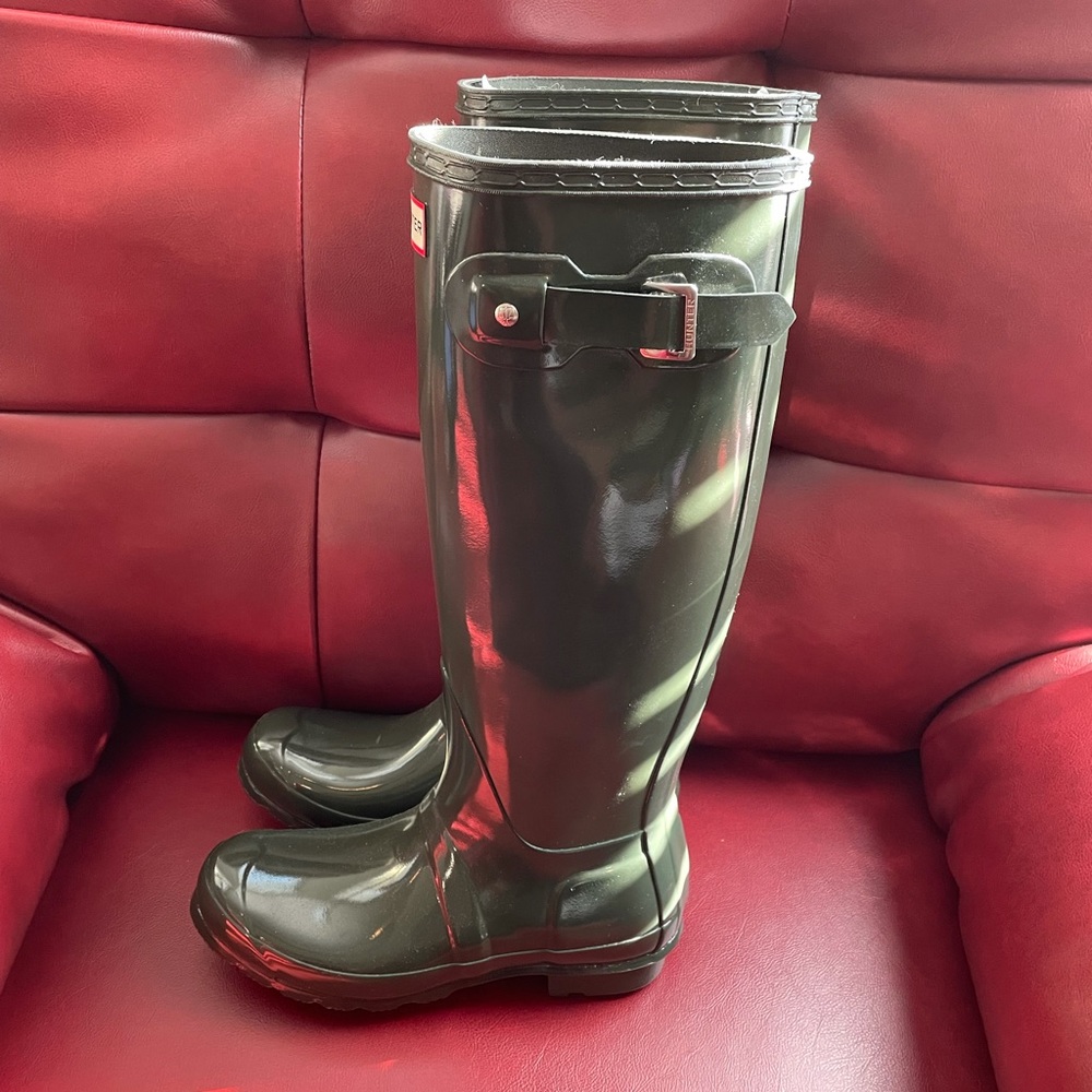HUNTER size 6 New never been worn rain boot